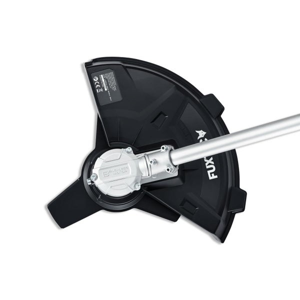 Detailaufnahme eines Rasentrimmers mit schwarzem Schutzschild und silberfarbenem Schaft.