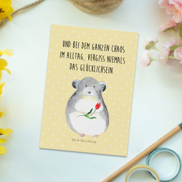 Mr. & Mrs. Panda Postkarte Chinchilla Blume - Gelb Pastell
