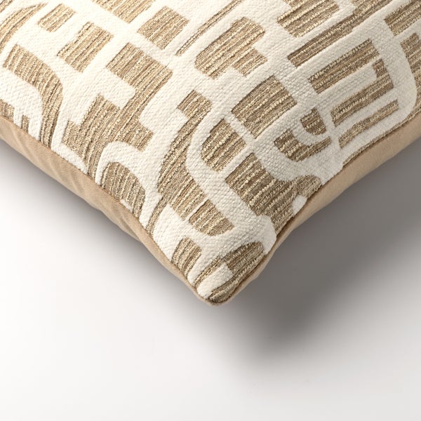 Dekokissen mit geometrischem Muster