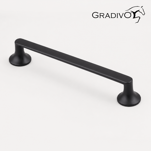 Moderner Möbelgriff aus Metall in Schwarz matt mit flacher Form und runden Standfüßen. Gradivo Logo.