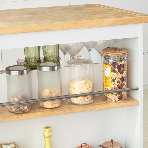 Detailansicht eines Küchenwagens mit Lebensmitteln in Glasbehältern