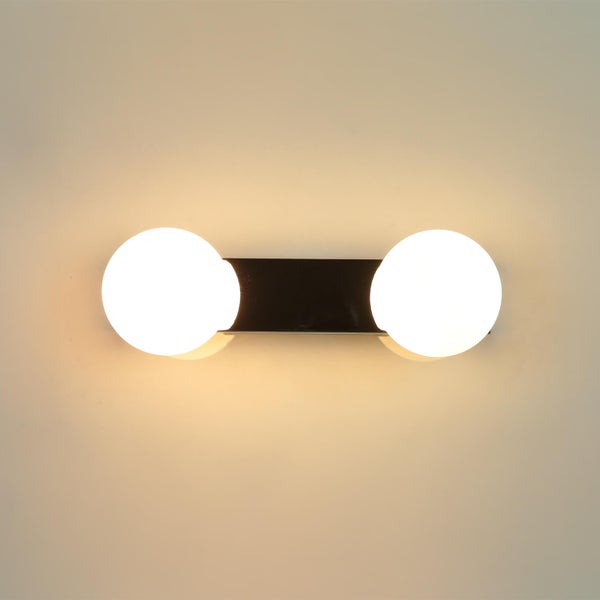 Wandleuchte mit zwei runden Leuchten und einem rechteckigen Sockel