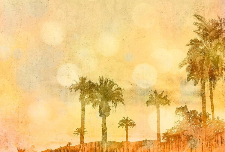 Helle Fototapete mit Palmen in einer tropischen Landschaft, künstlerischer Aquarell-Stil mit Bokeh-Effekt.