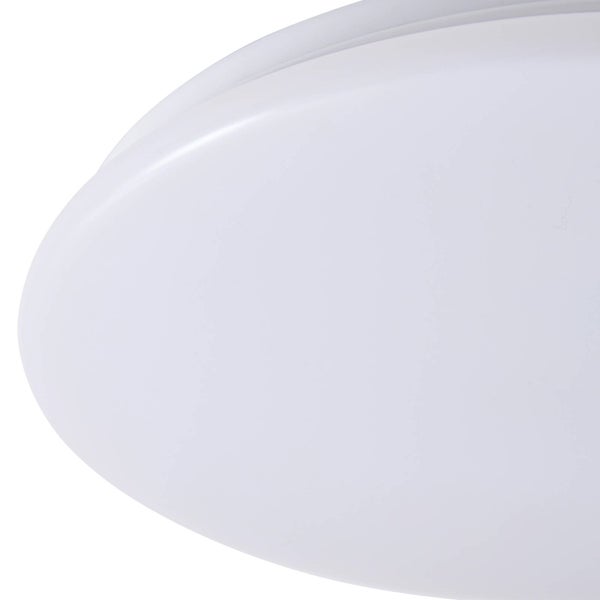 Nahaufnahme einer runden, glatten Deckenlampenabdeckung aus Kunststoff.