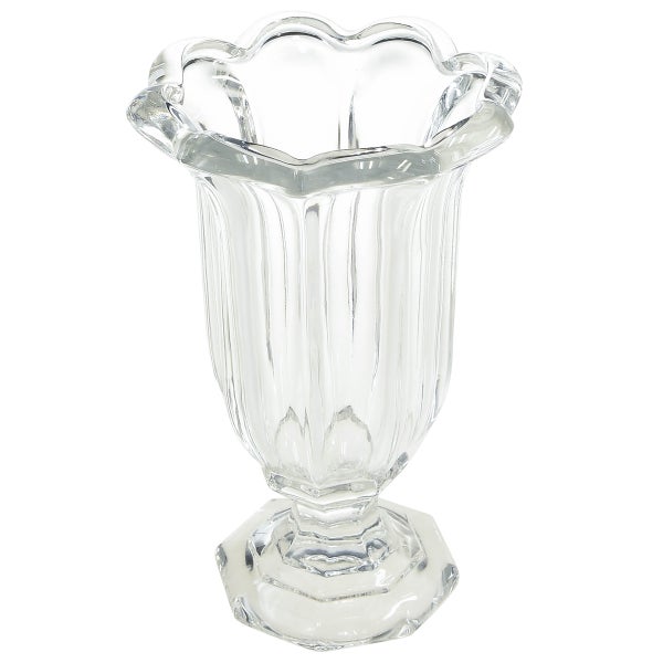 Klassische Vase aus klarem Glas mit gewelltem Rand und Standfuß.