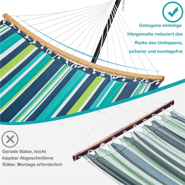 Detailansicht einer Hängematte mit gestreiftem Stoff und Holzrahmen
