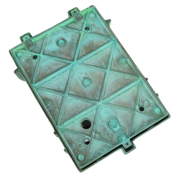 Rechteckiger Schachtdeckel mit dreieckigem Muster