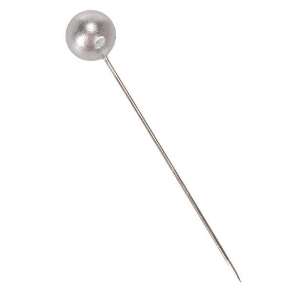 Eine einzelne Stecknadel mit rundem Kopf aus Metall.