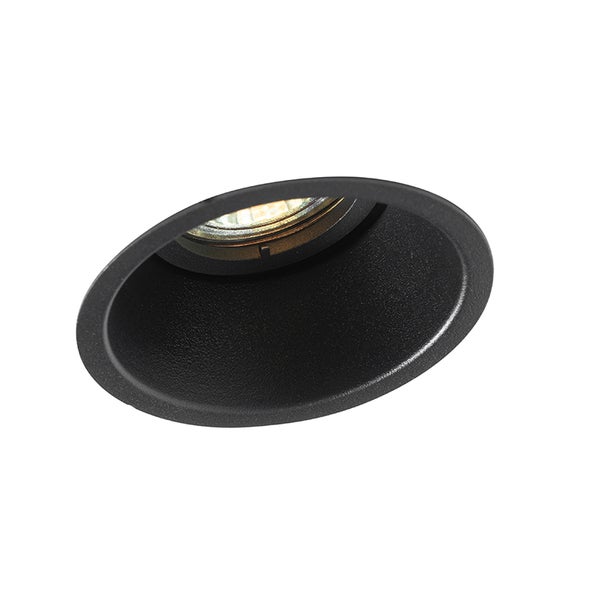 Einbaustrahler aus schwarzem Metall mit sichtbarem Leuchtmittel.