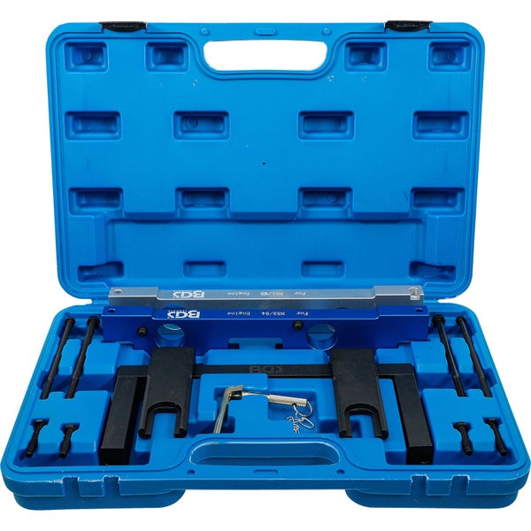 Werkzeugsatz für Motoren in blauem Koffer