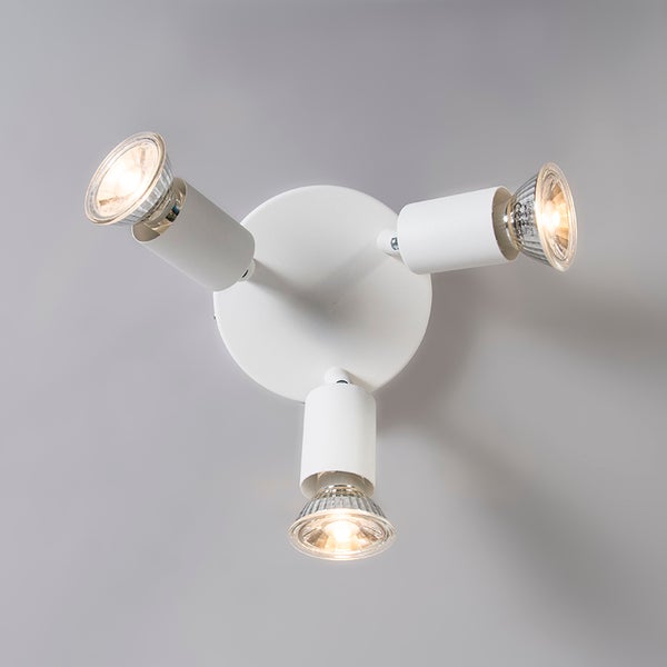 Deckenleuchte mit drei Strahlern