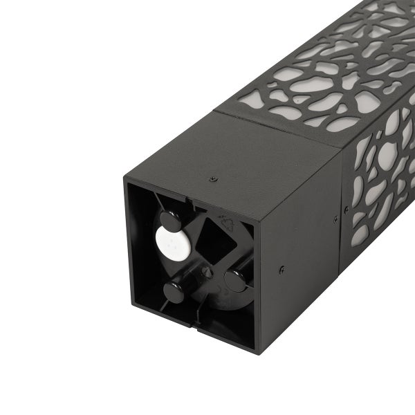 Eckige Außenleuchte mit organischem Ausschnittmuster und Detailansicht der Montagebasis.