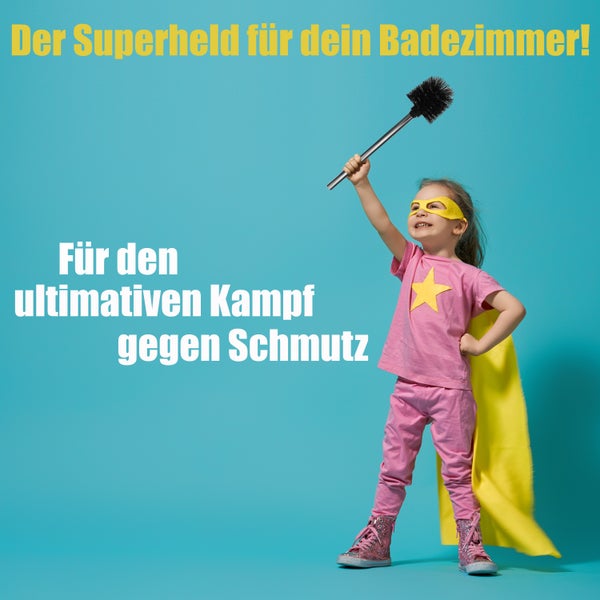 Kind als Superheld mit Toilettenbürste für ein sauberes Badezimmer