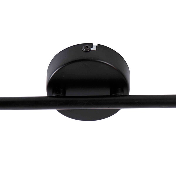 Detailaufnahme einer schwarzen Wandleuchte.