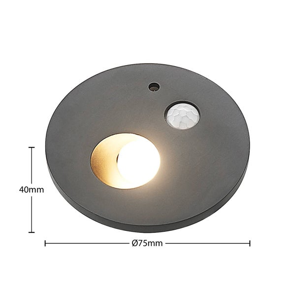 Runde LED-Orientierungsleuchte mit Bewegungsmelder, Durchmesser 75 Millimeter, Tiefe 40 Millimeter.