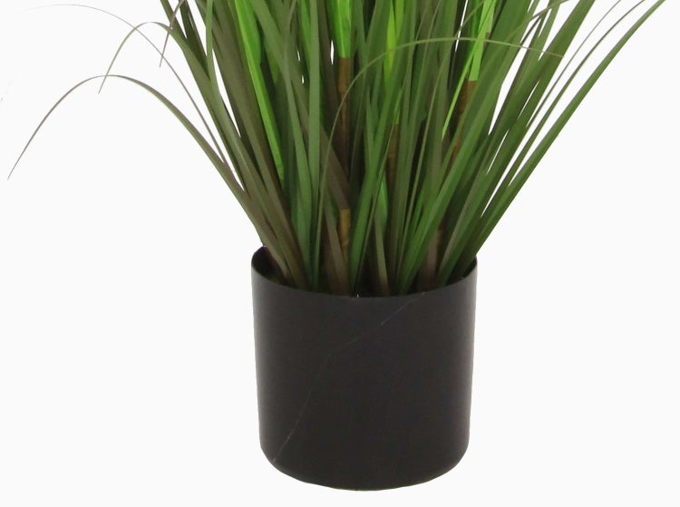 Künstliche Zimmerpflanze Ficus Longifolia im schwarzen Topf mit schmalen grünen Blättern.