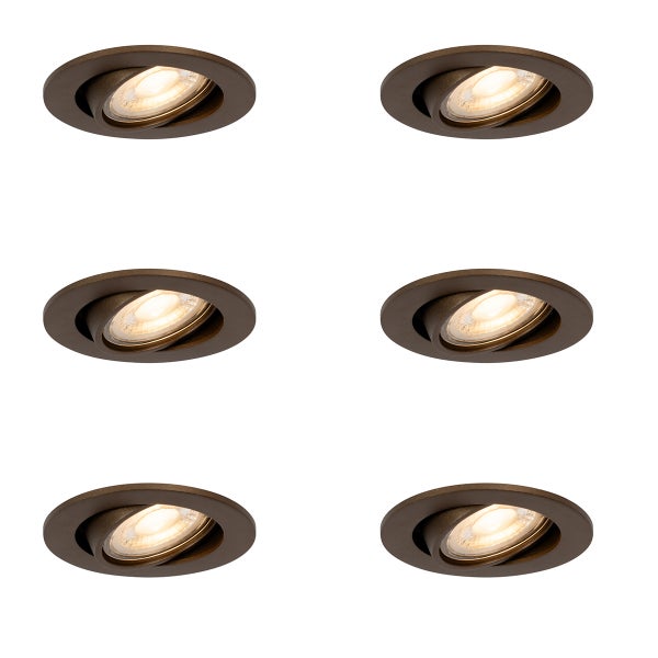 Sechs runde Einbaustrahler aus Metall im Set, schwenkbar und eingeschaltet.