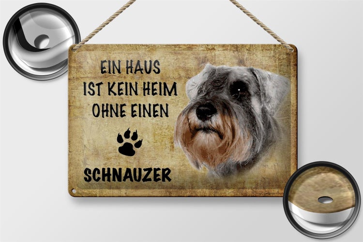 Weinregal aus Holz mit Fächern und Schubladen