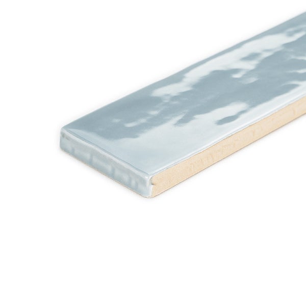 Wandfliese in Riemchenformat mit glänzender, strukturierter Oberfläche