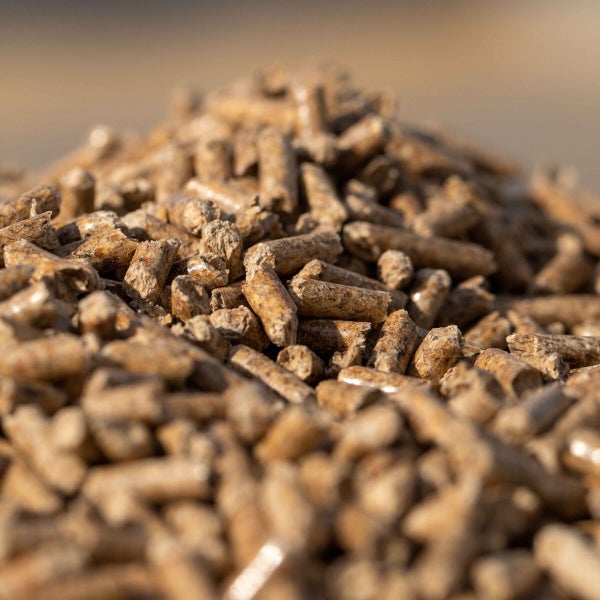 TotalEnergies Holzpellets Premium 15kg x 65 Sack 975kg Palette Premiumpellets Total Pellets