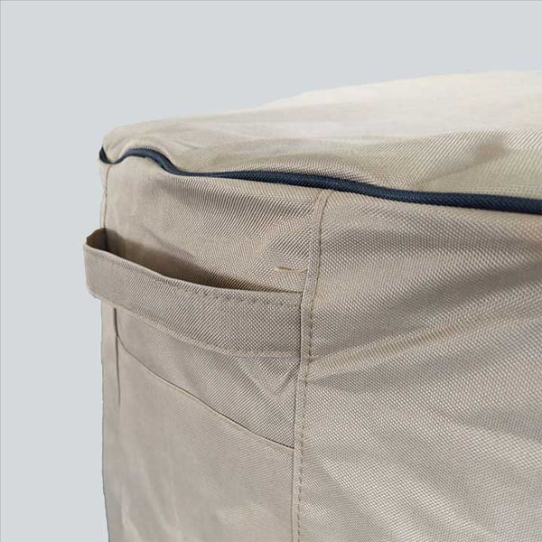 Detailansicht einer Schutzhülle aus Textil mit Tragegriff und Reißverschluss.