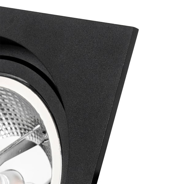 Detailansicht eines schwarzen Einbaustrahlers mit mattem Rahmen und strukturierter Oberfläche.