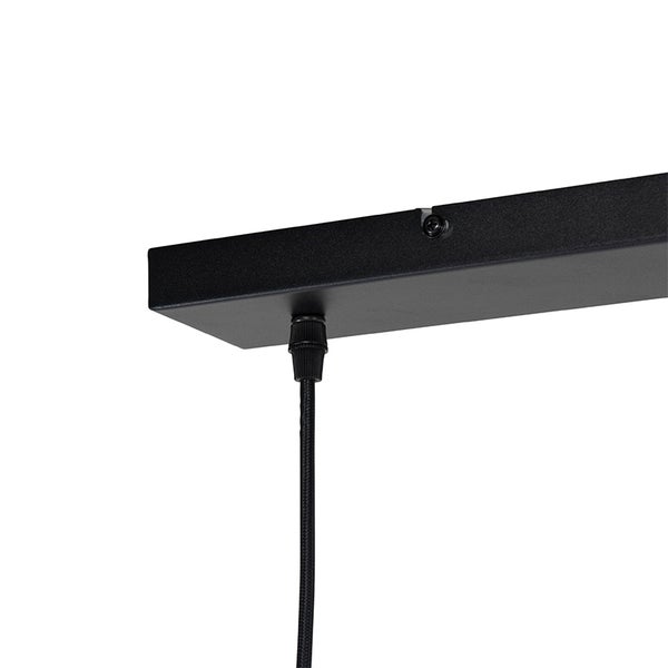 Detailaufnahme einer Deckenleuchte mit Kabel