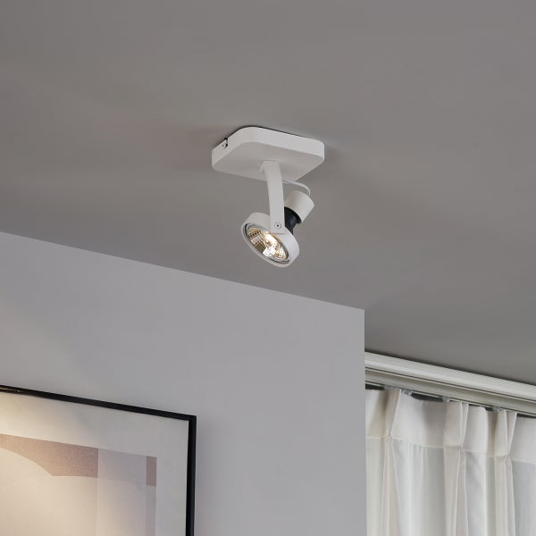 Deckenleuchte mit einem Lichtpunkt im Innenraum.