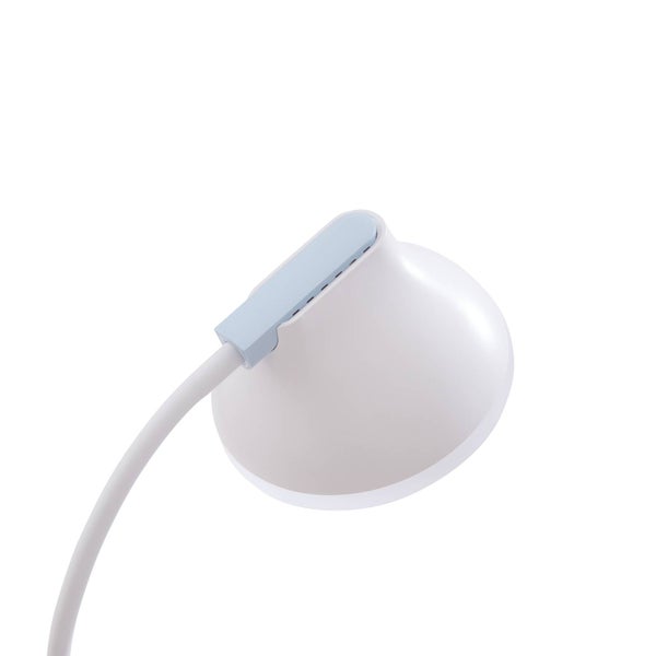 Lampenkopf einer weißen konischen Schreibtischleuchte mit blauem Detail und flexiblem Arm.