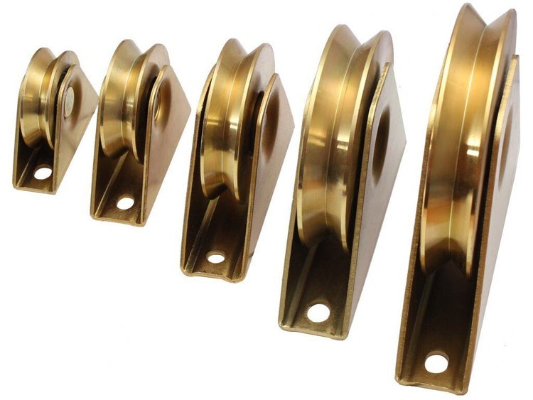 Set von fünf metallenen Torrollen mit V-Nut in verschiedenen Größen für Schiebetore