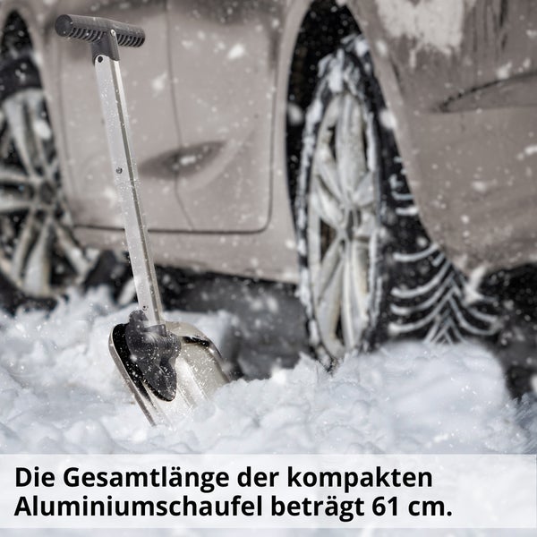 Kompakte Aluminiumschaufel zum Schneeräumen vor einem Auto
