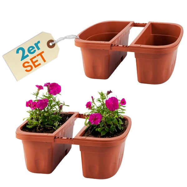 Zweiteiliges Set Pflanzkästen aus Kunststoff, eines bepflanzt mit blühenden Blumen