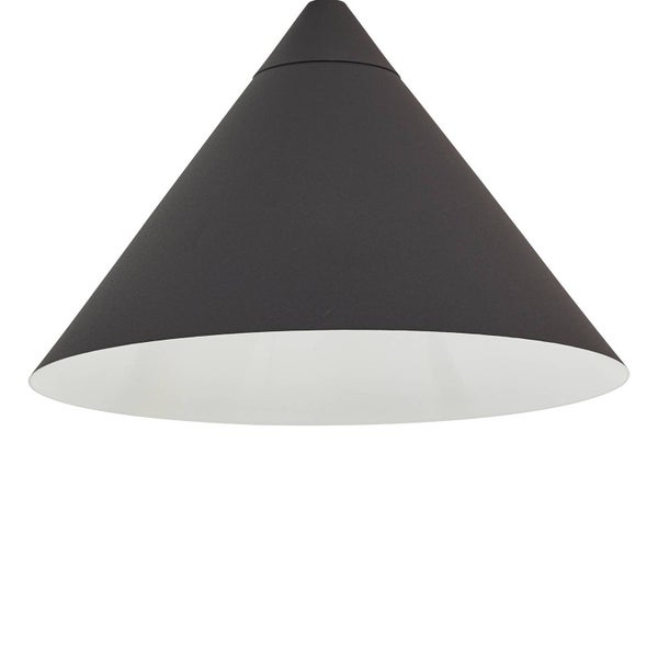 Konischer Lampenschirm in Schwarz mit weißer Innenseite.