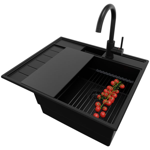 Spülbecken mit Abtropffläche, Schneidebrett und Spültischarmatur