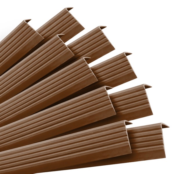 Mehrere Treppenkantenprofile aus Kunststoff