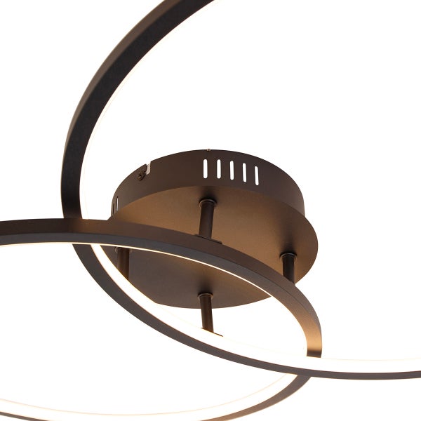 Moderne Deckenleuchte mit geschwungenen Formen und LED-Beleuchtung.