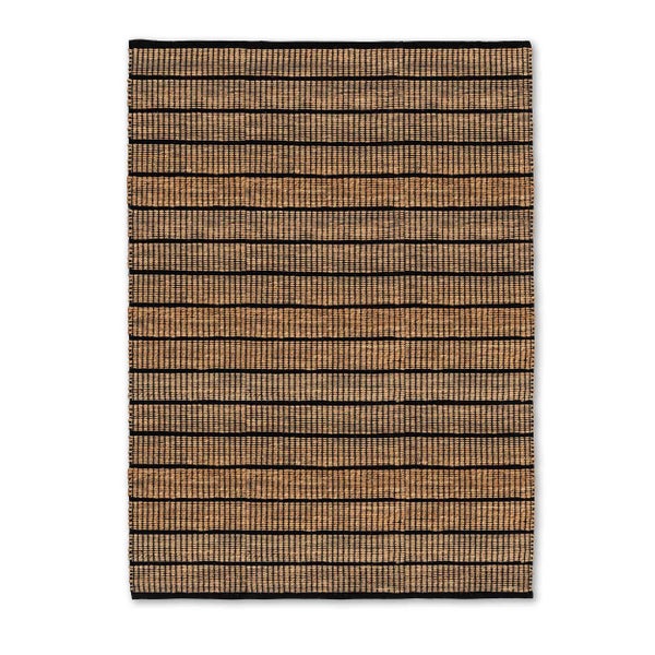 Gestreifter Teppich aus Naturfasern mit schwarzen und naturfarbenen horizontalen Linien.