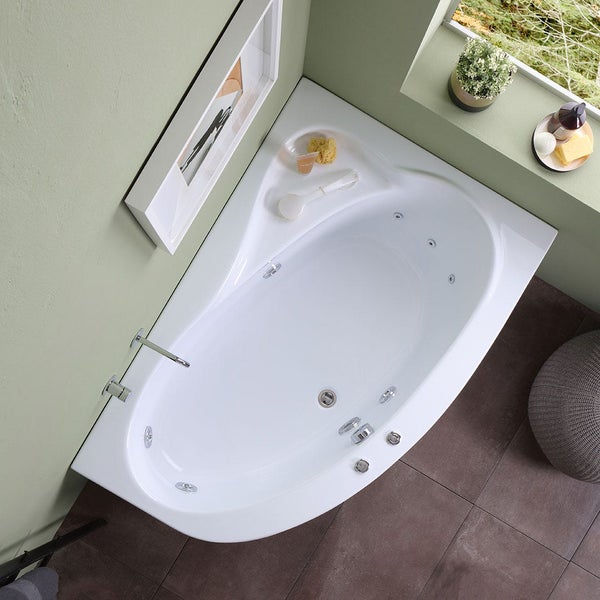 Eckbadewanne mit Whirlpoolfunktion im Badezimmer