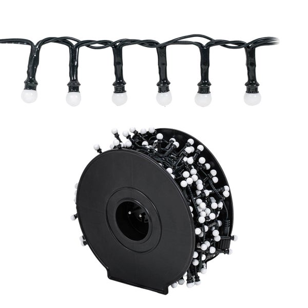 LED-Lichterkette Compact Lights mit schwarzen Kabeln und weißen runden Leuchtdioden auf einer schwarzen Kabeltrommel.