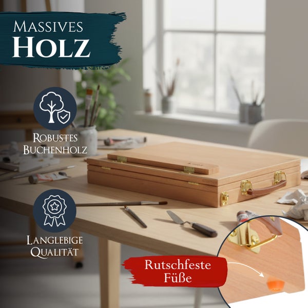 Tischstaffelei aus massivem Buchenholz mit Tragegriff, Klappverschluss und rutschfesten Gummifüßen auf einem Atelier Holztisch platziert.