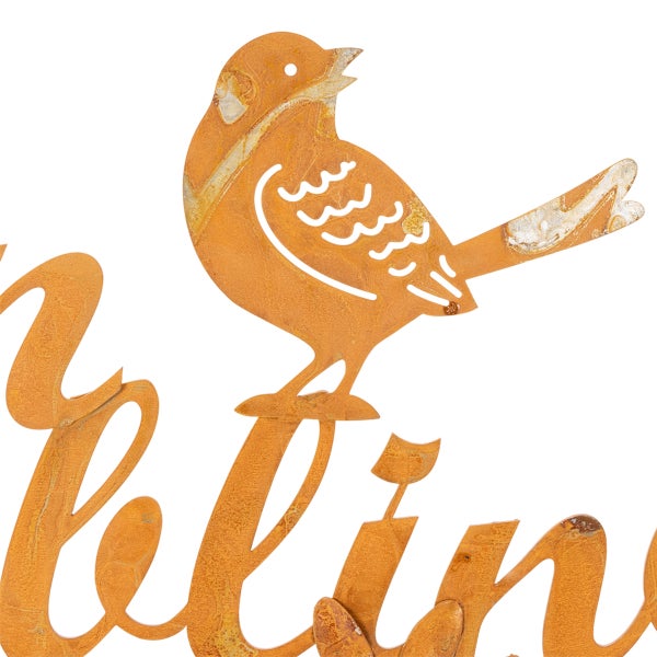 Gartendekoration aus Metall in Edelrost-Optik, Motiv Vogel auf einem Schriftzug.
