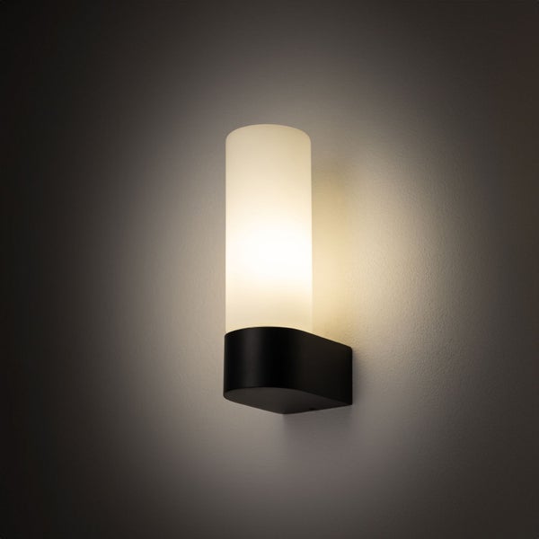 Wandleuchte mit zylindrischem Lampenschirm für Innenräume