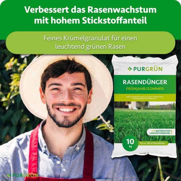 Ein glücklicher Gärtner mit Hut steht neben einem 10 Kilogramm Sack PURGRÜN Rasendünger für Frühjahr und Sommer mit natürlicher Langzeitwirkung.