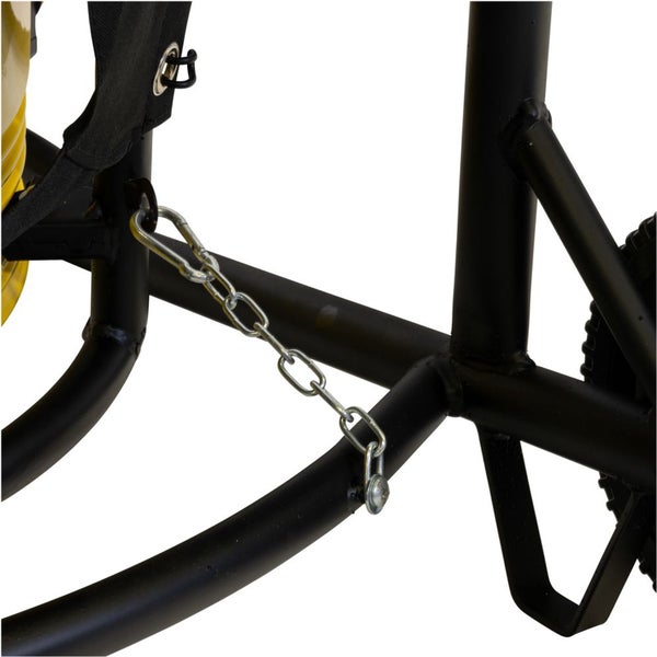 Detailansicht des Stahlrahmens einer Betonmischmaschine mit Kette