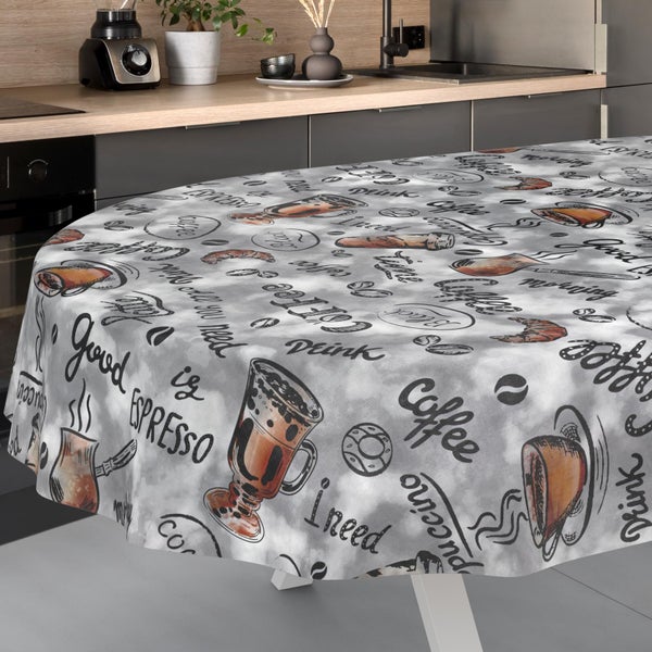 Runde Tischdecke mit Kaffeemotiv in einer Küche mit Abbildungen von Tassen, Bohnen und Gebäck sowie Schriftzügen wie Espresso und Cappuccino.