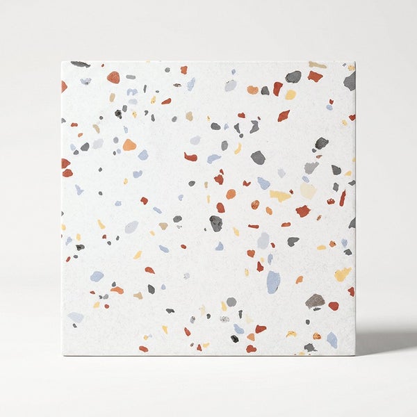 Quadratische Fliese in Terrazzo Optik mit buntem Granulat