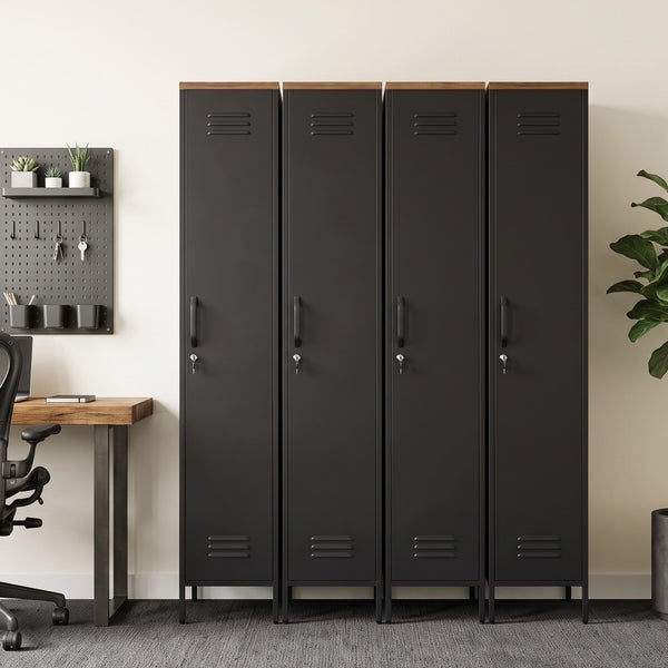 Vier Metallspinde im Industriedesign mit Holzoberkante in einem modernen Büro eingerichtet.