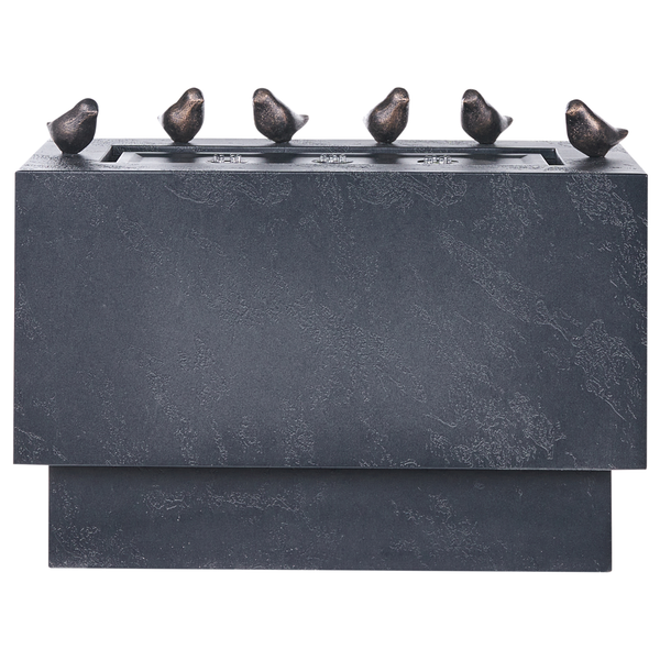 Rechteckiger Gartenbrunnen in Steinoptik mit sechs Vogelfiguren auf der Oberseite.