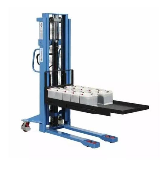 Hubwagen mit Batterien für den Transport