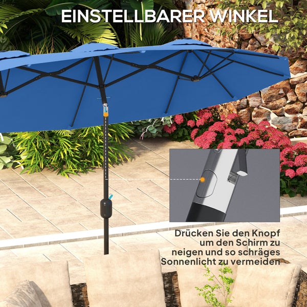 Blauer Gartenschirm mit Neigefunktion per Knopfdruck für verstellbare Winkel auf einer Terrasse mit Gartenmöbeln.